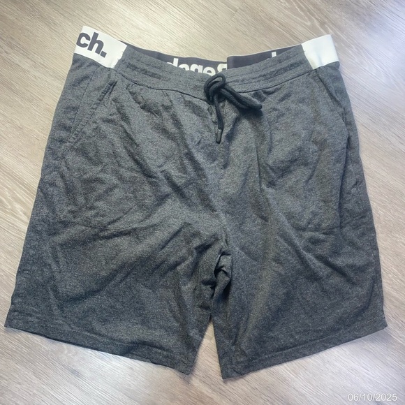 Bench Men’s Drawstring Lounge Shorts Gray Size Large Elastic Logo Waistband - Picture 2 of 5